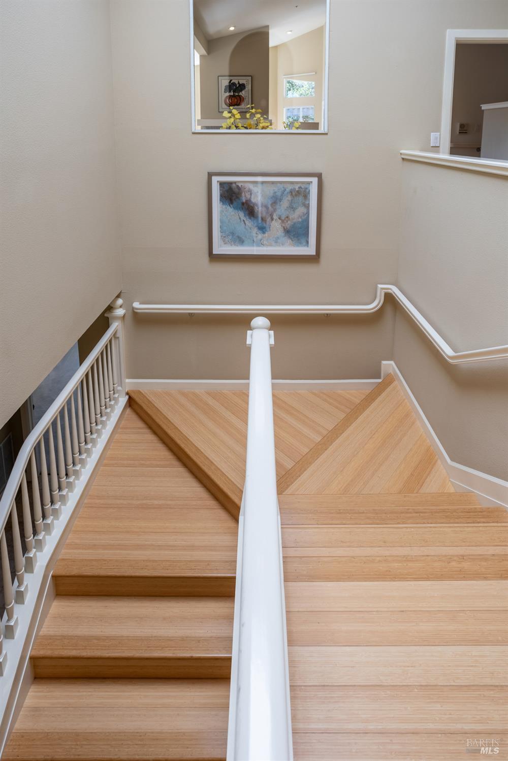 2901 Las Gallinas Ave