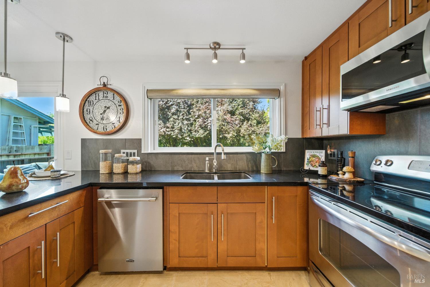 1925 Contra Costa Avenue