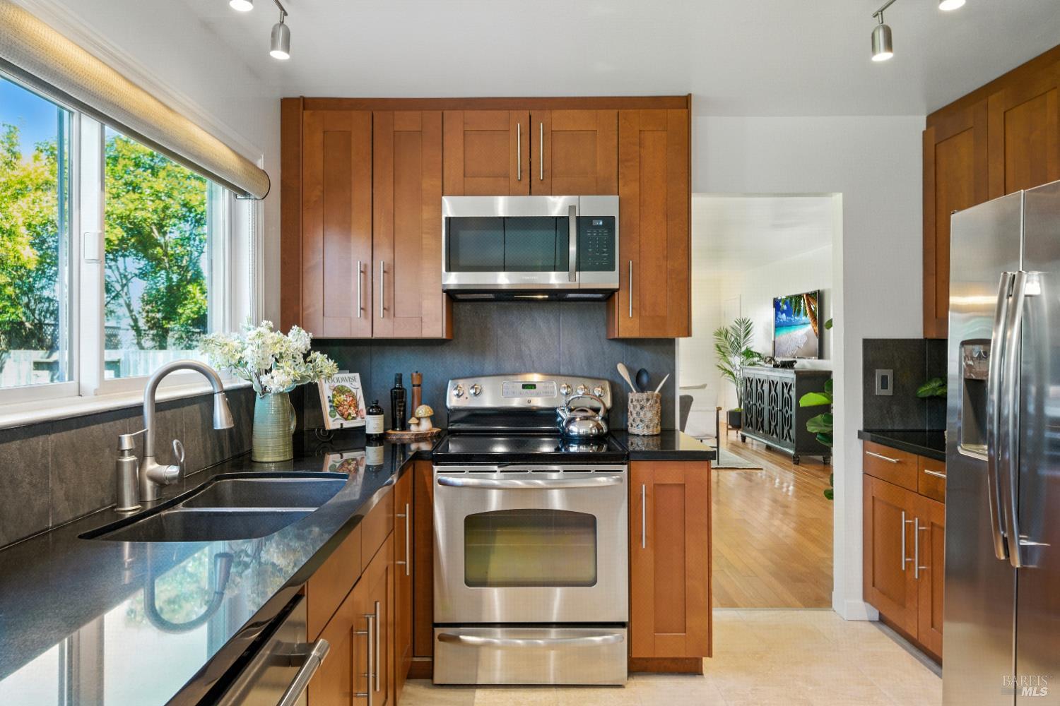 1925 Contra Costa Avenue