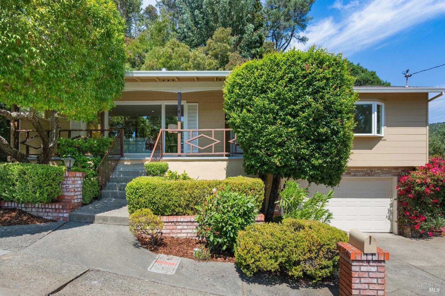 235 Mountain View Avenue