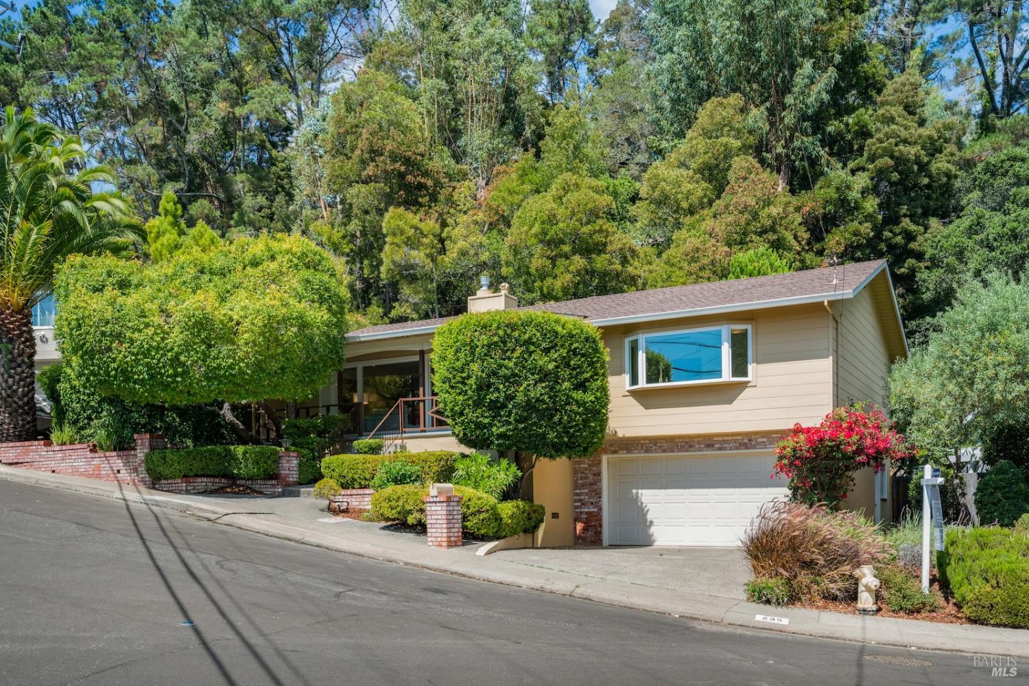 235 Mountain View Avenue