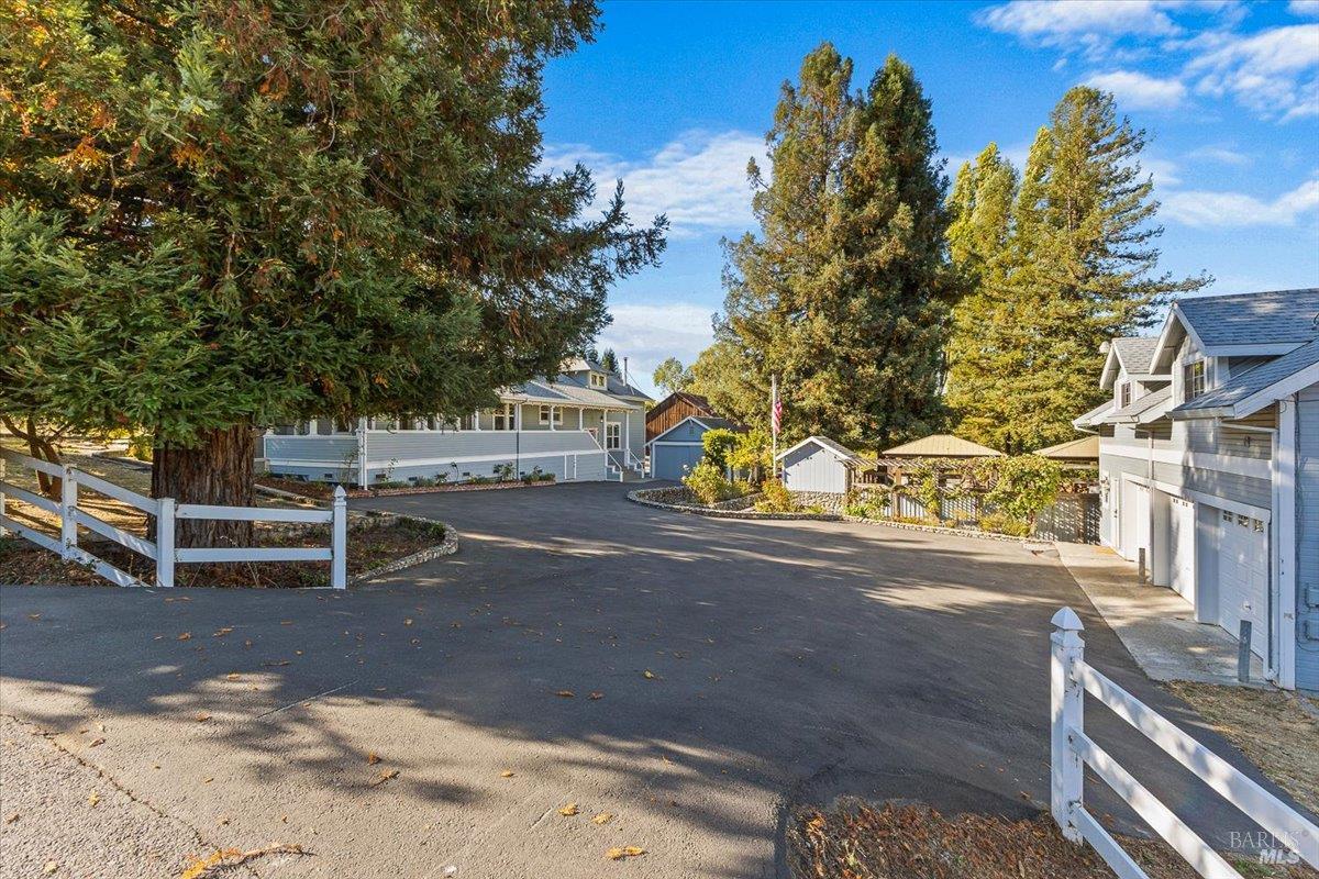 125 Adobe Rd