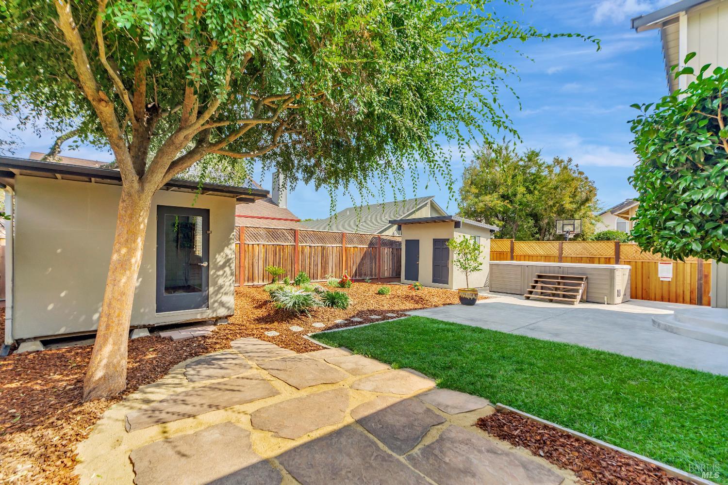 9525 Camelot Dr