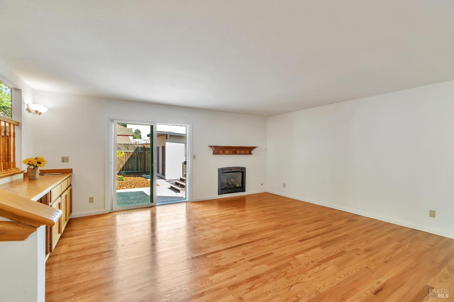 9525 Camelot Dr