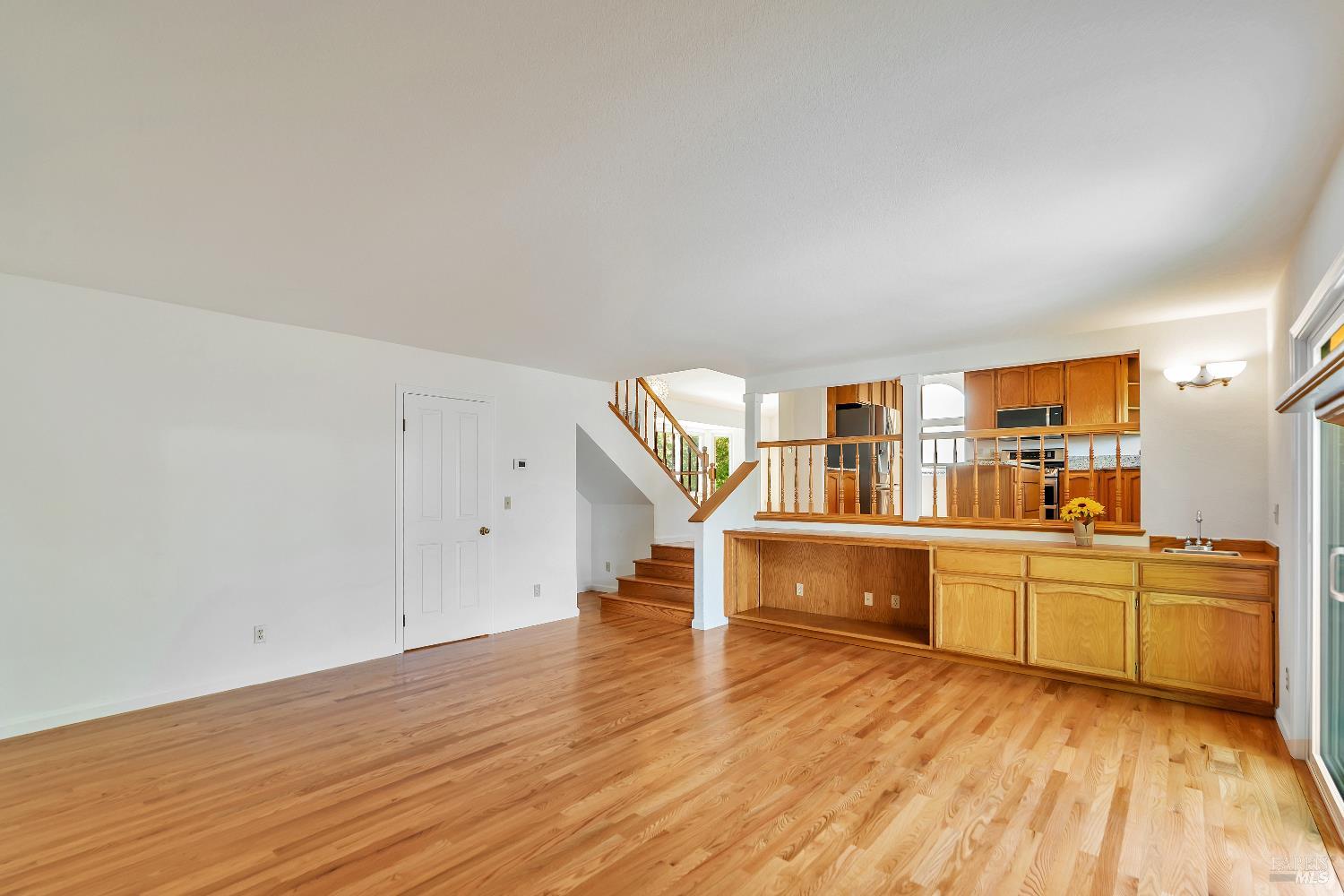 9525 Camelot Dr