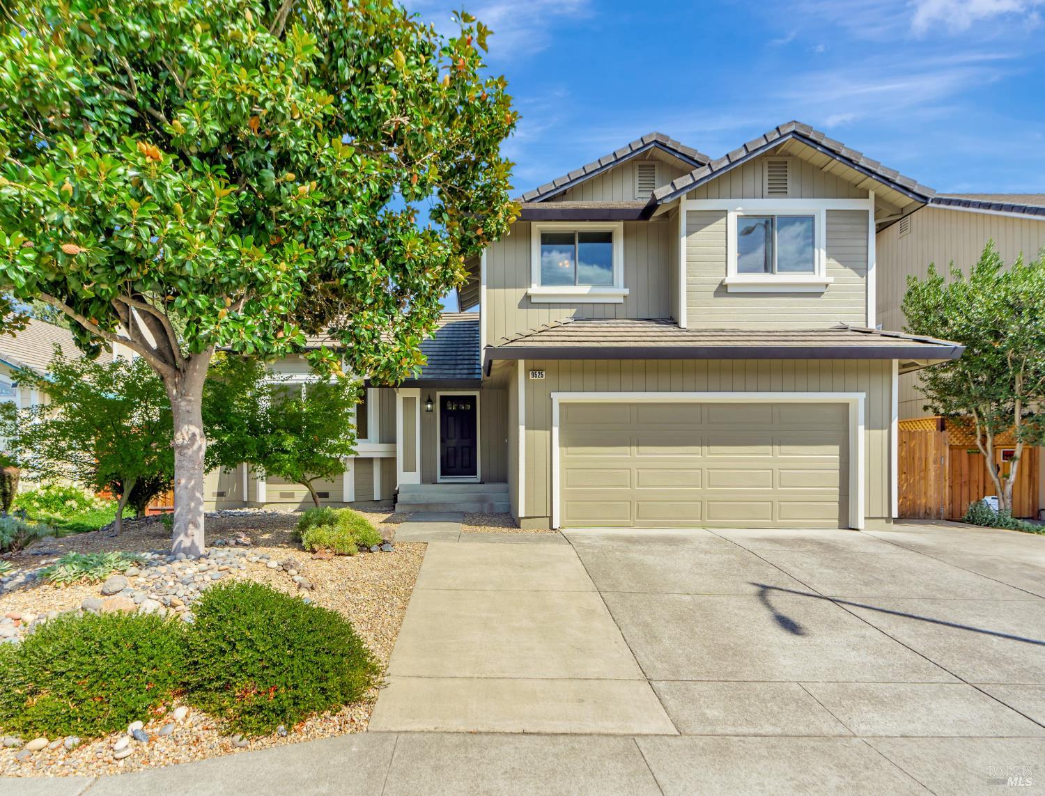 9525 Camelot Dr