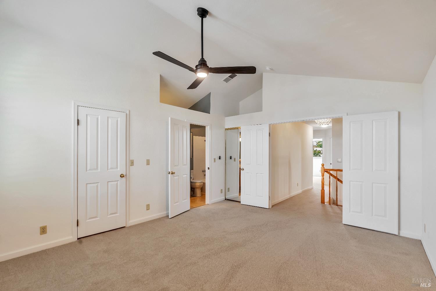 9525 Camelot Dr