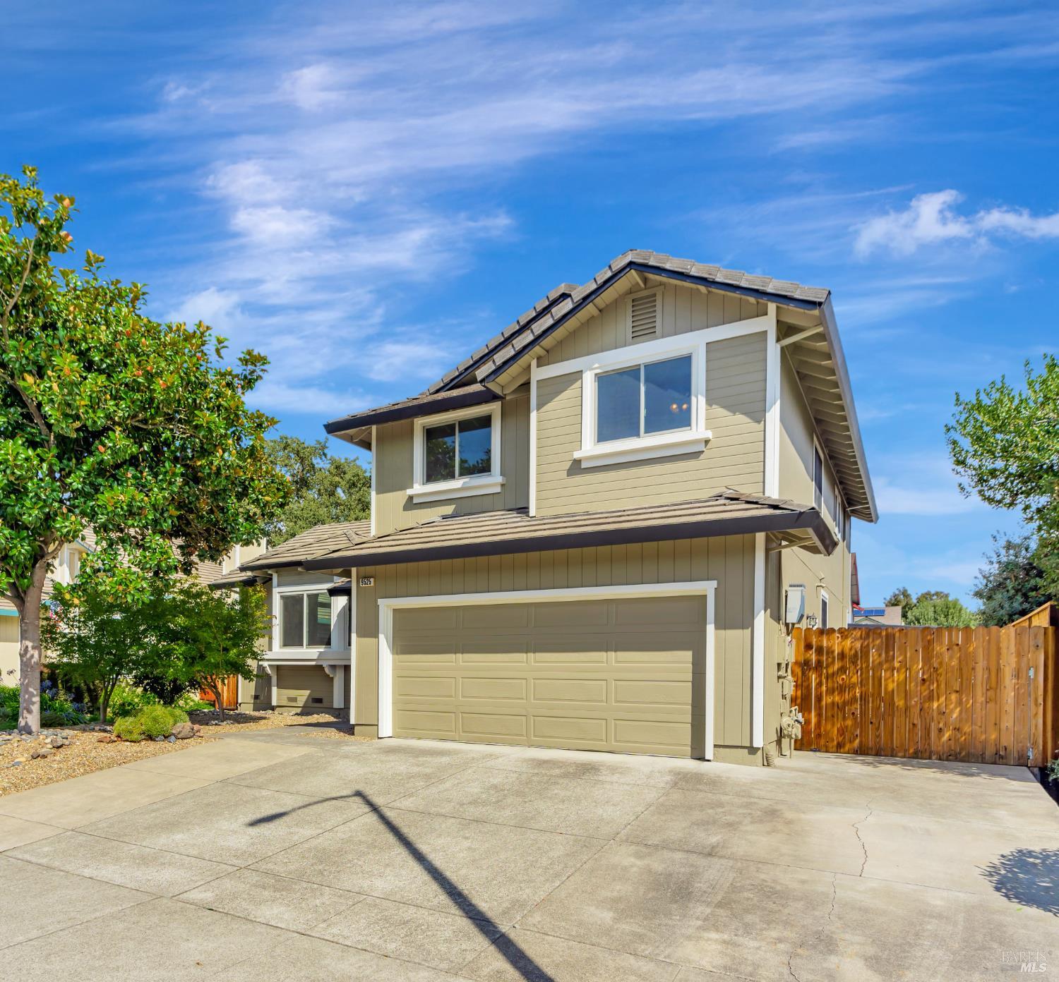 9525 Camelot Dr