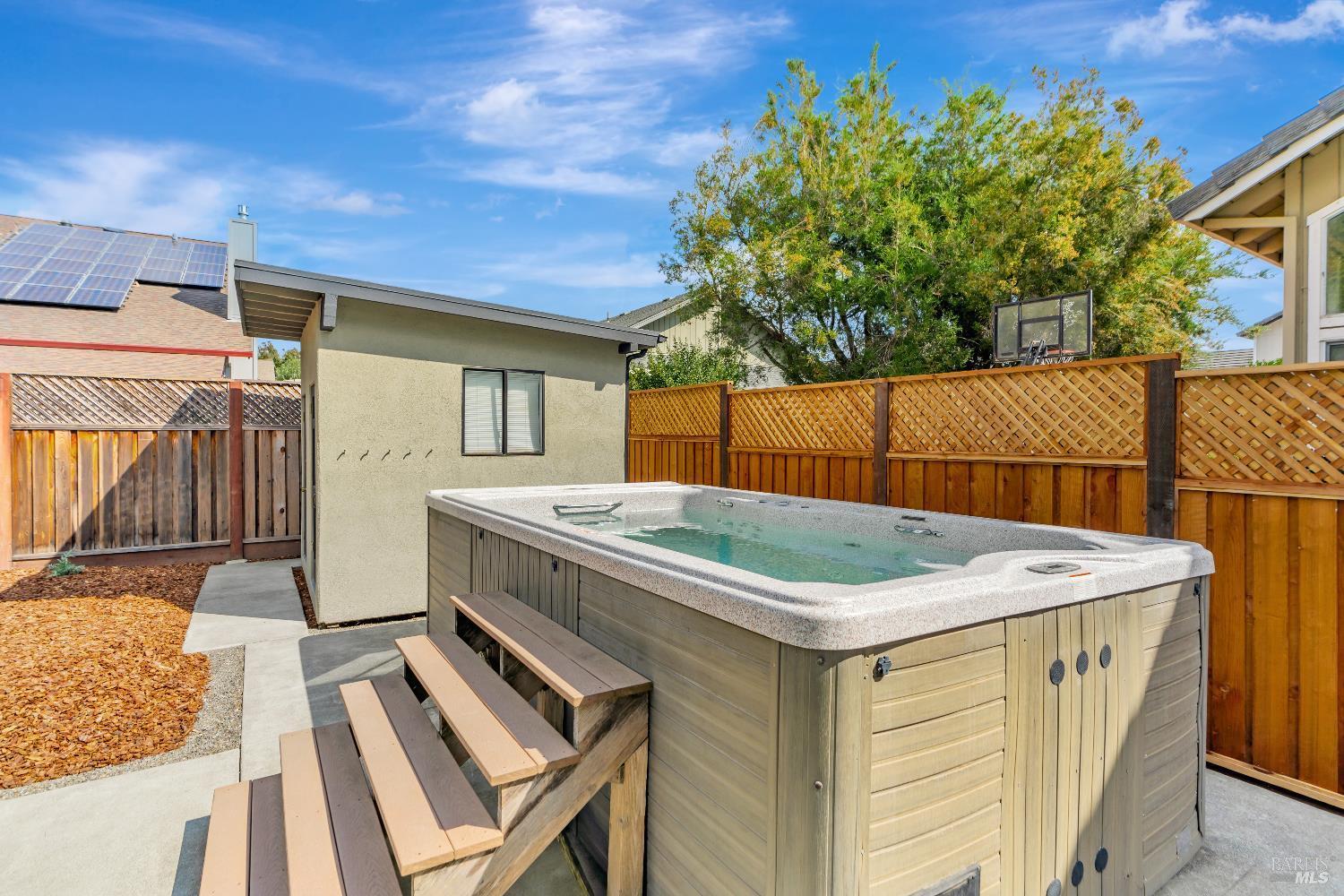 9525 Camelot Dr