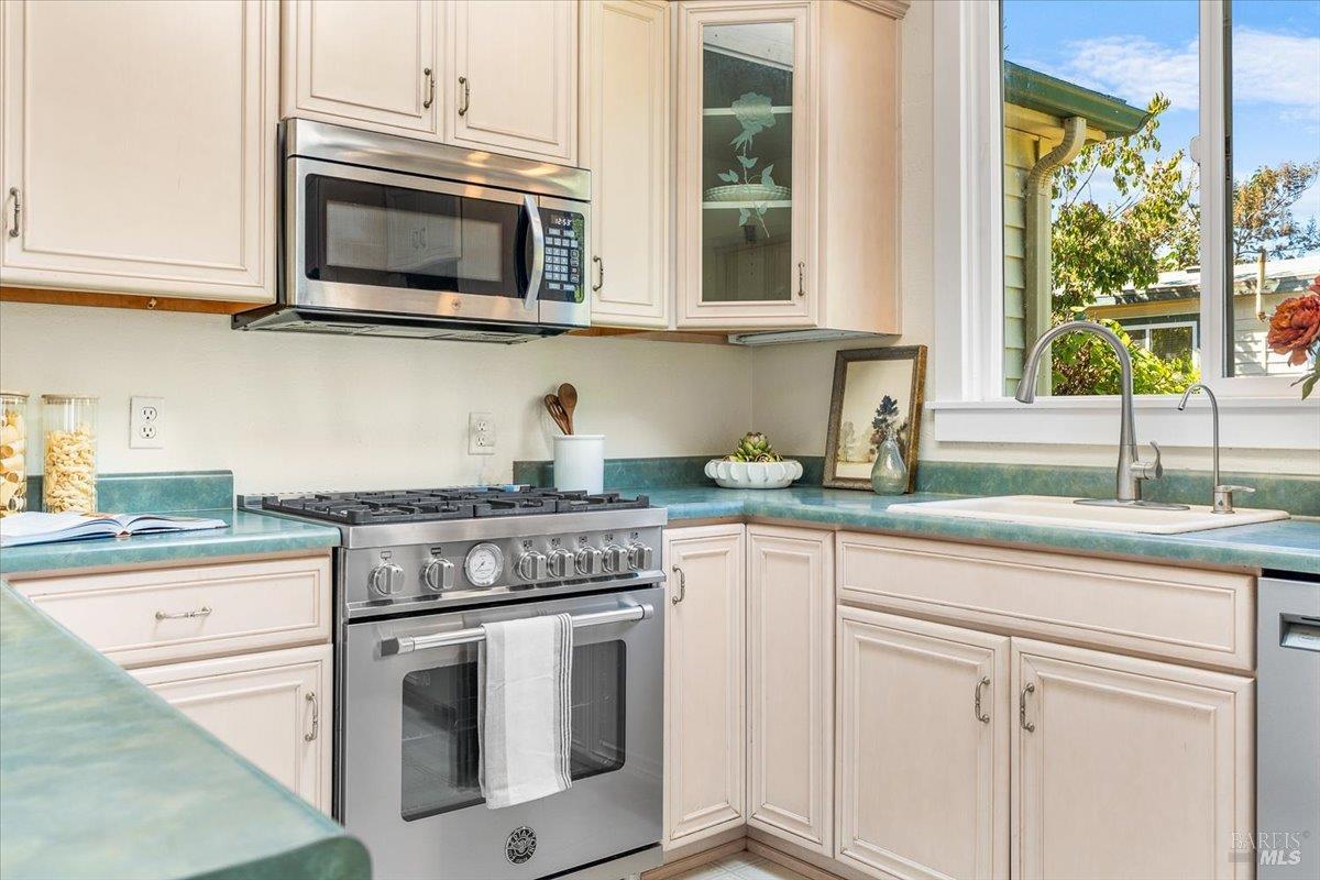 8750 Jeannette Avenue