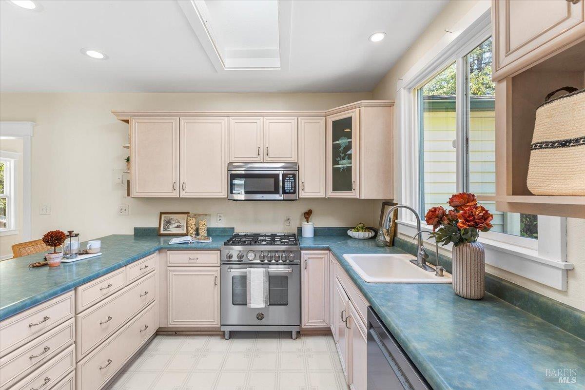 8750 Jeannette Avenue