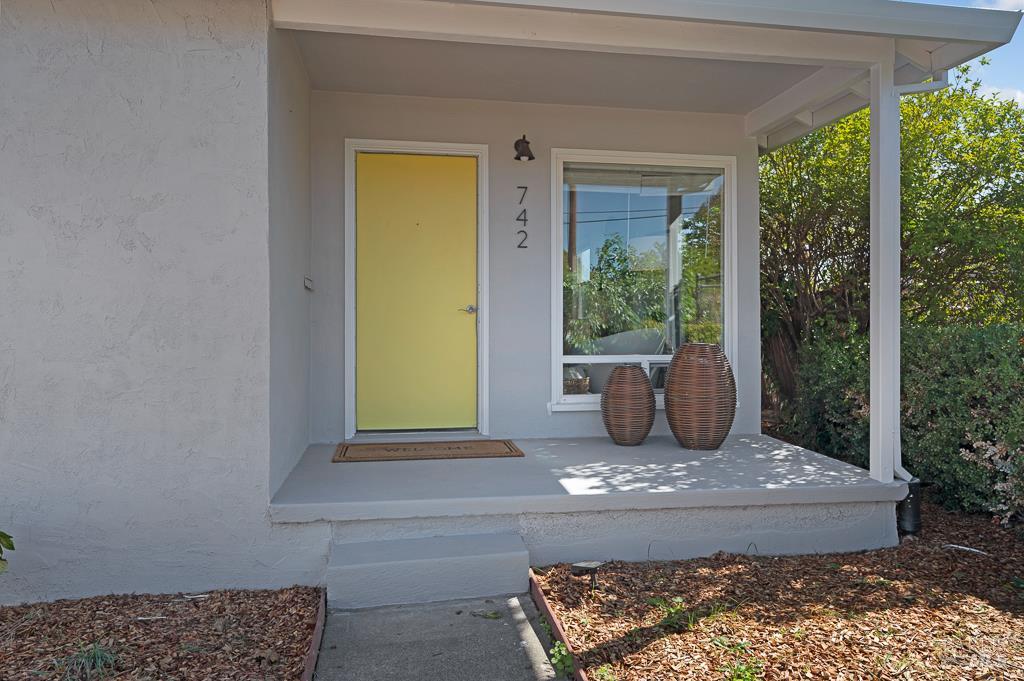 742 Diablo Ave