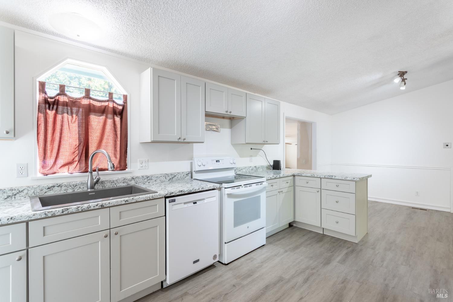 29282 Laurel Tree Ln