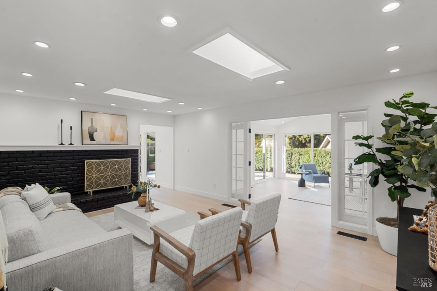 456 Alameda De La Loma