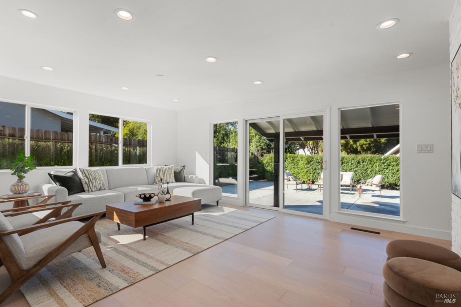 456 Alameda De La Loma