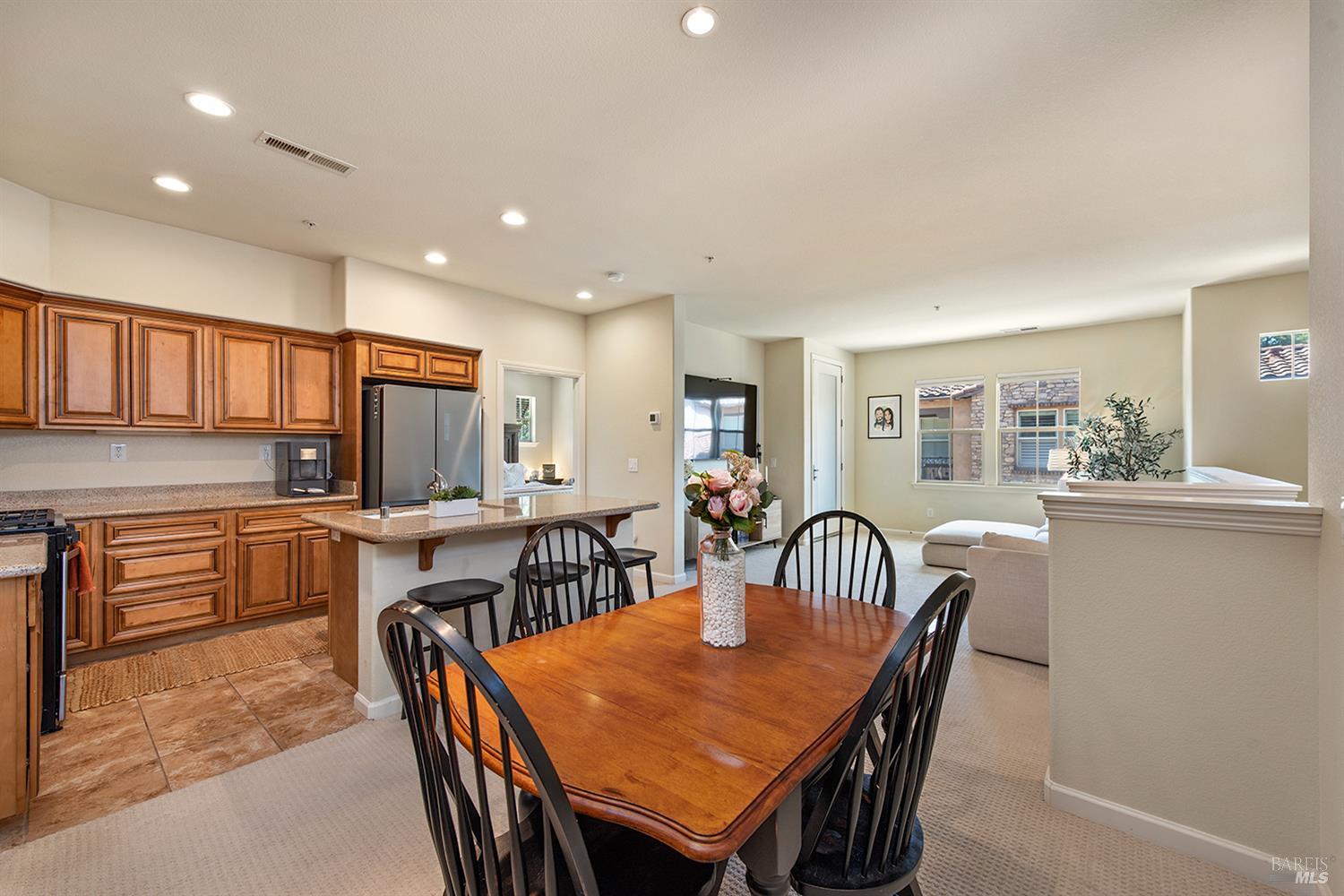 180 Healdsburg Ave #B