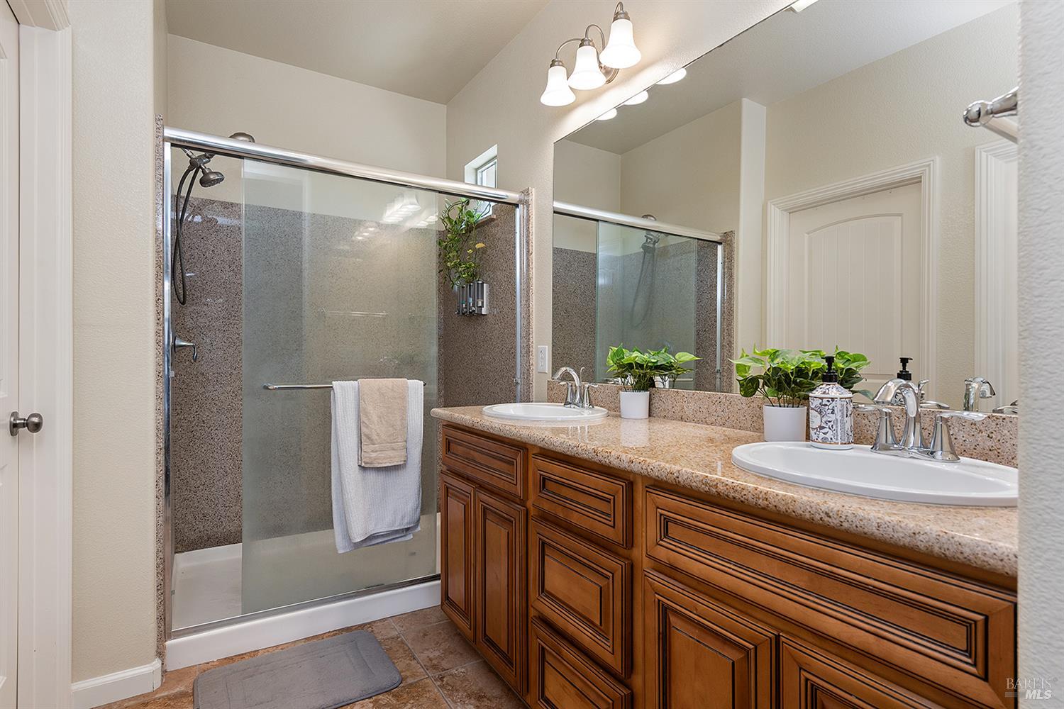 180 Healdsburg Ave #B