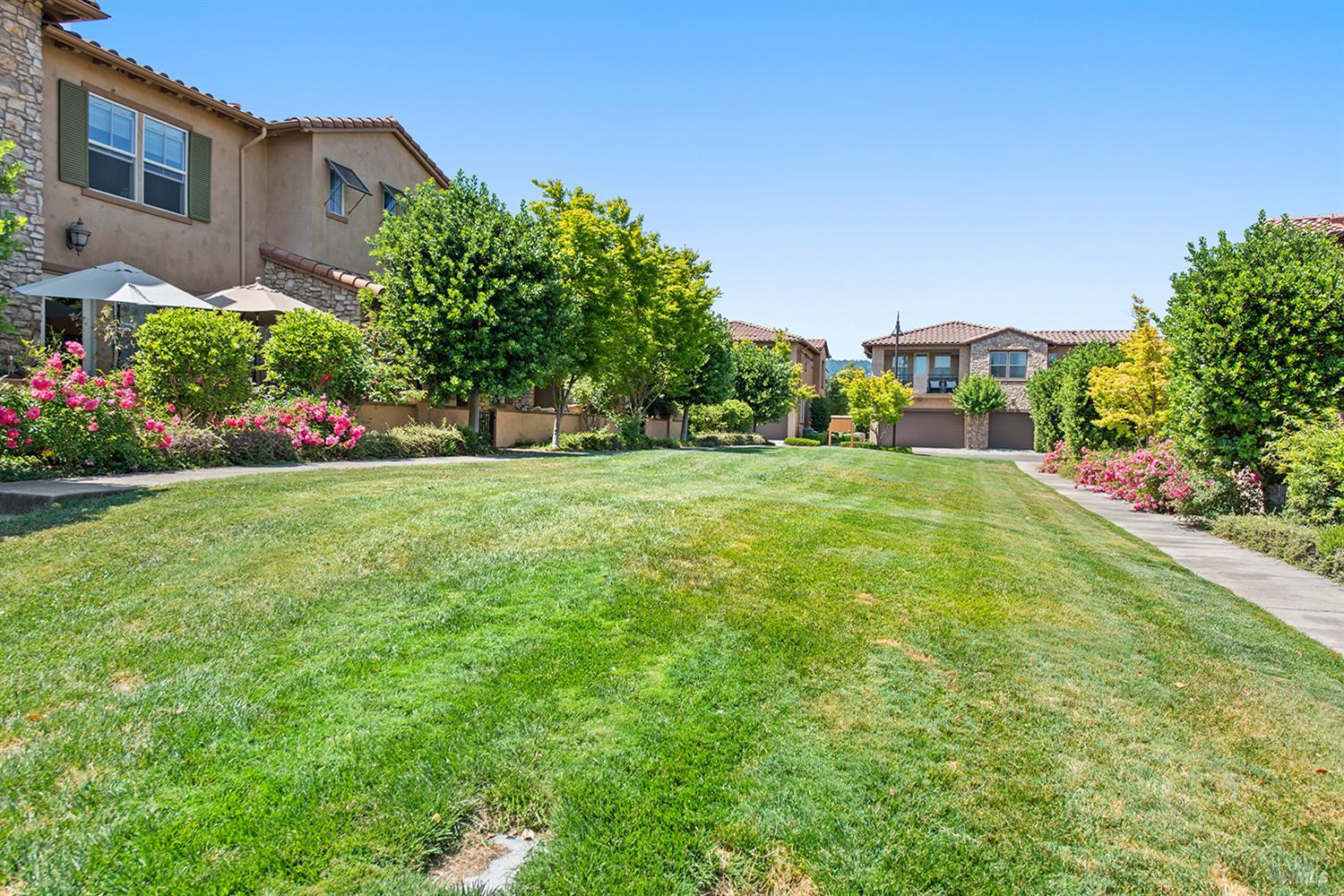 180 Healdsburg Ave #B