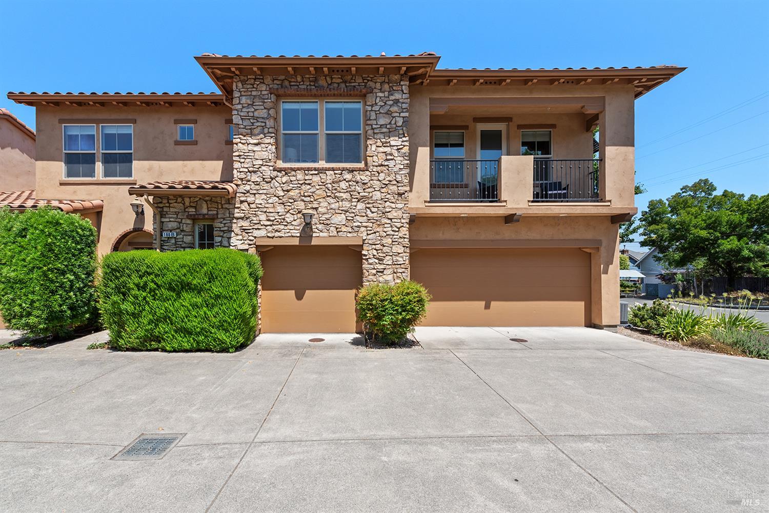 180 Healdsburg Ave #B