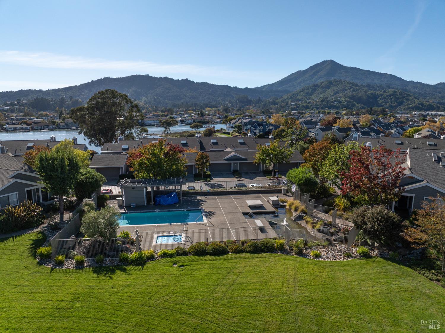 16 Drakes View Circle