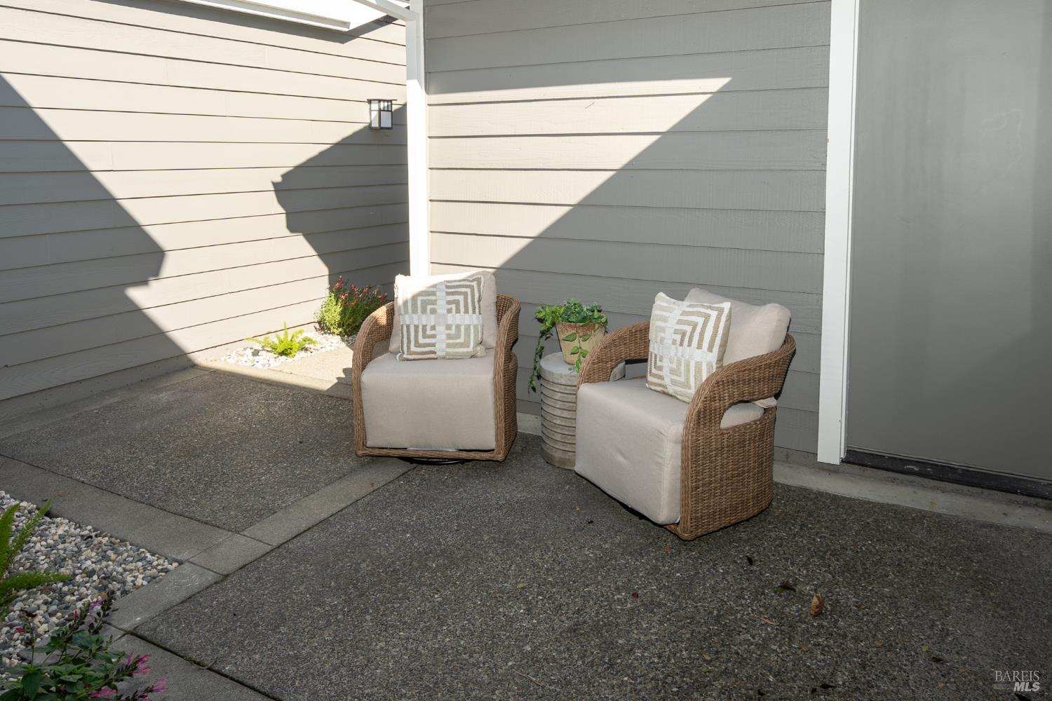 16 Drakes View Circle