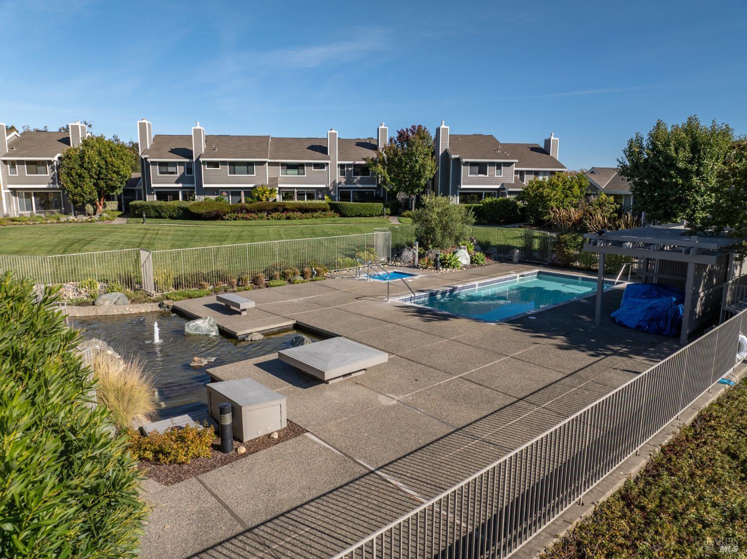 16 Drakes View Circle