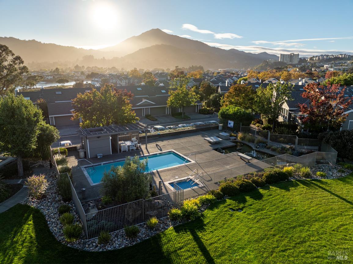 16 Drakes View Circle