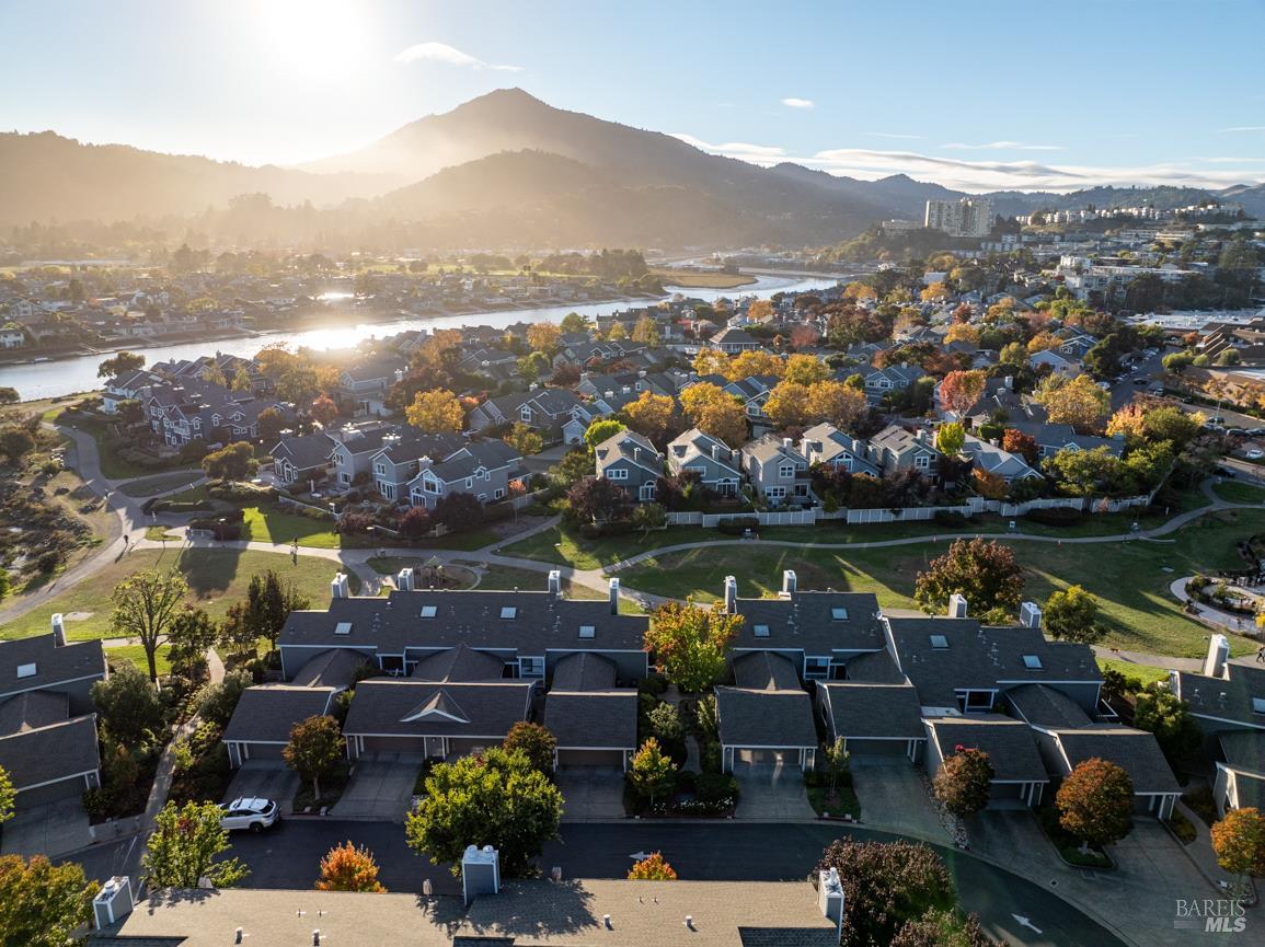 16 Drakes View Circle