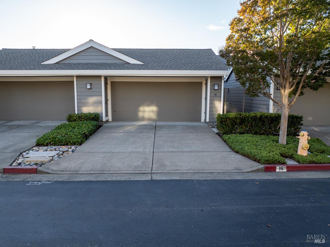 16 Drakes View Circle