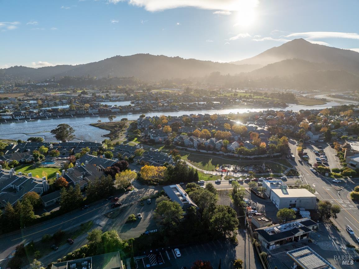 16 Drakes View Circle