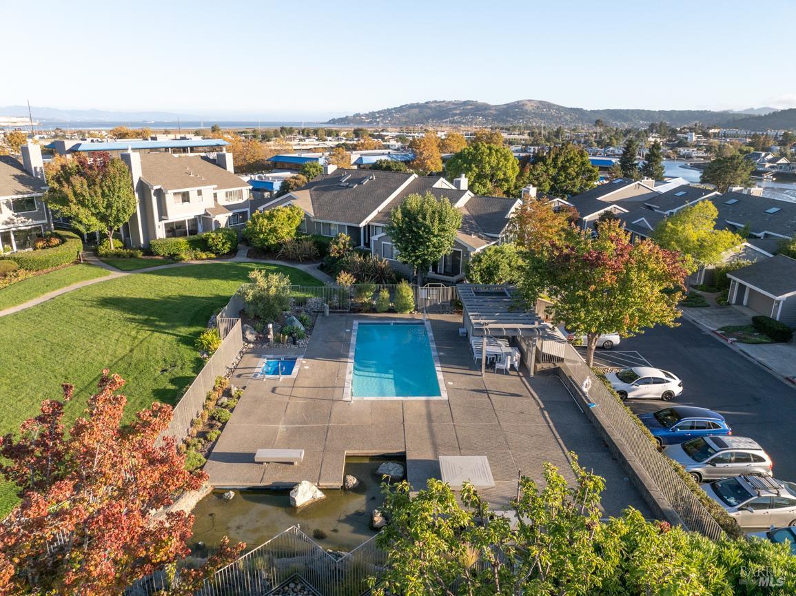 16 Drakes View Circle