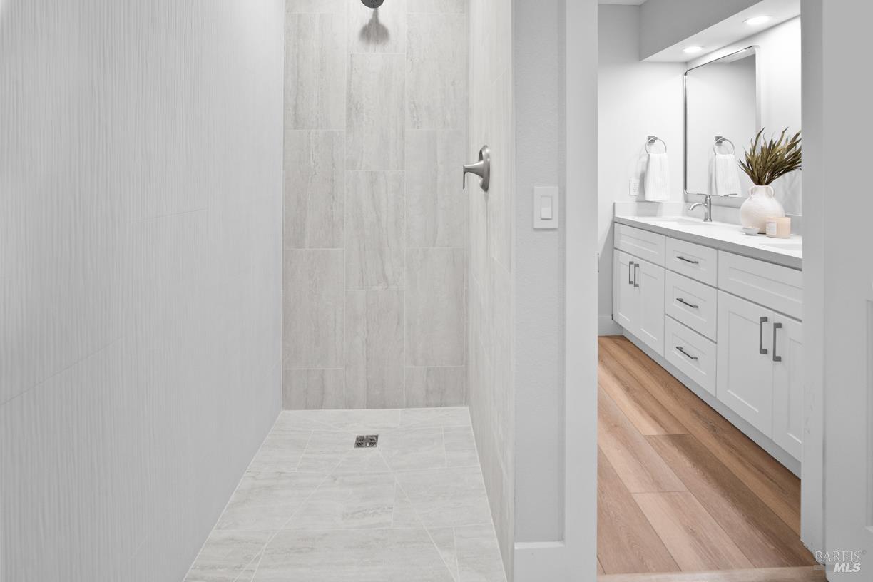 16 Drakes View Circle