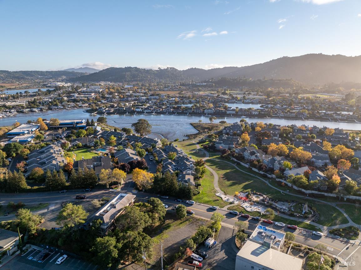 16 Drakes View Circle