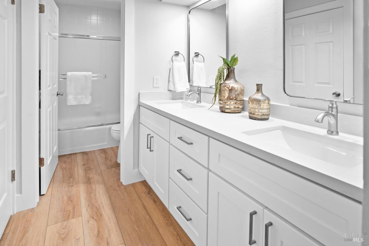 16 Drakes View Circle