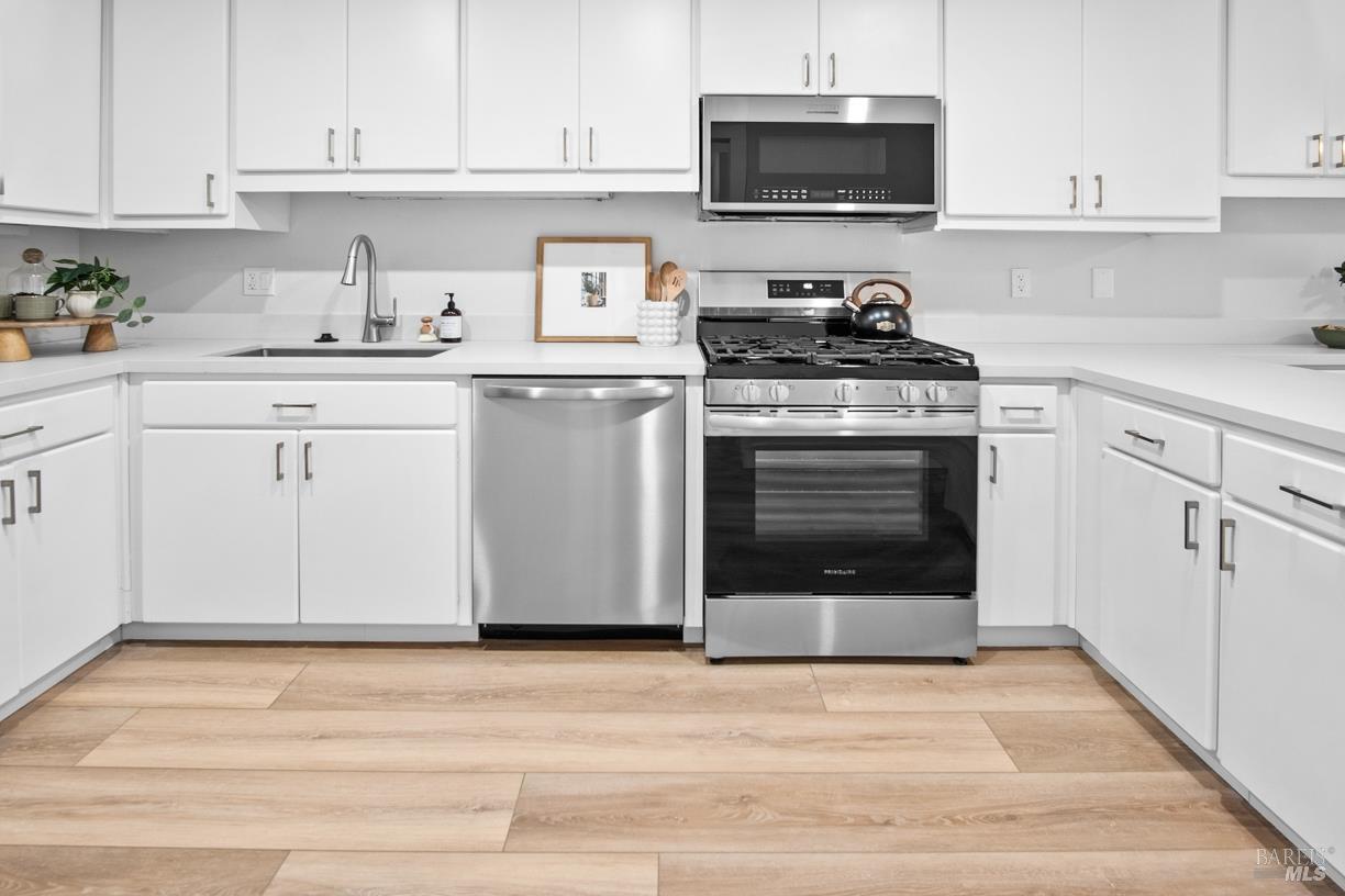 16 Drakes View Circle