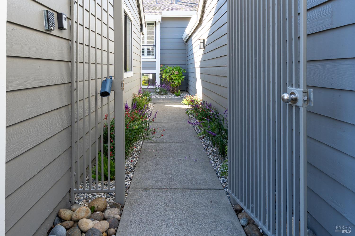 16 Drakes View Circle