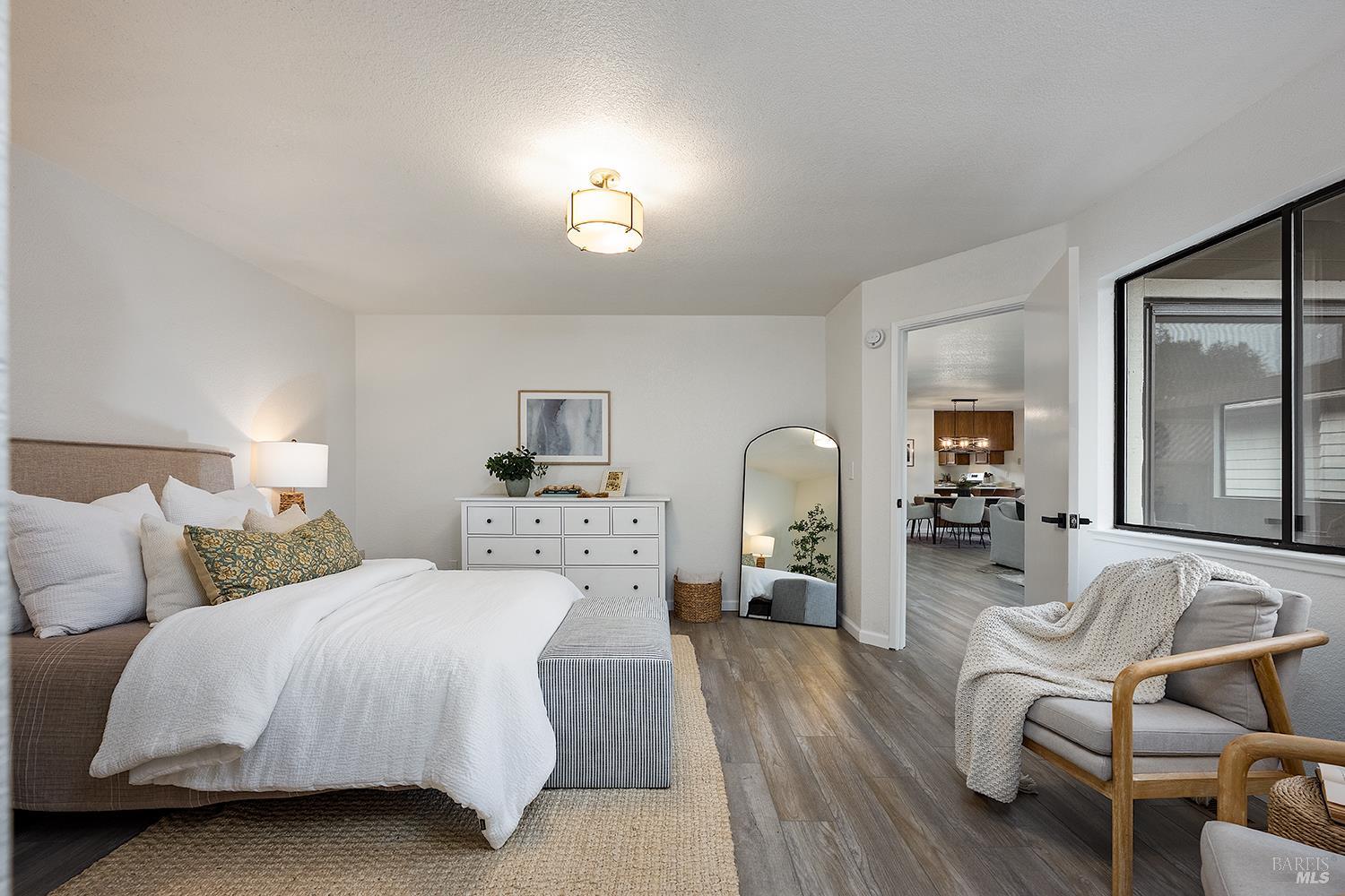 1733 Burgundy Place NW