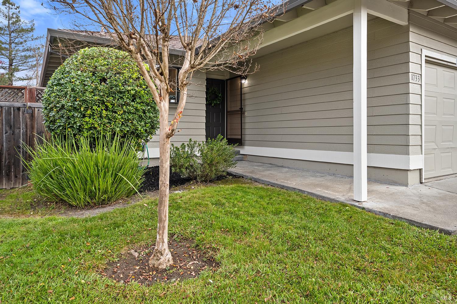 1733 Burgundy Place NW