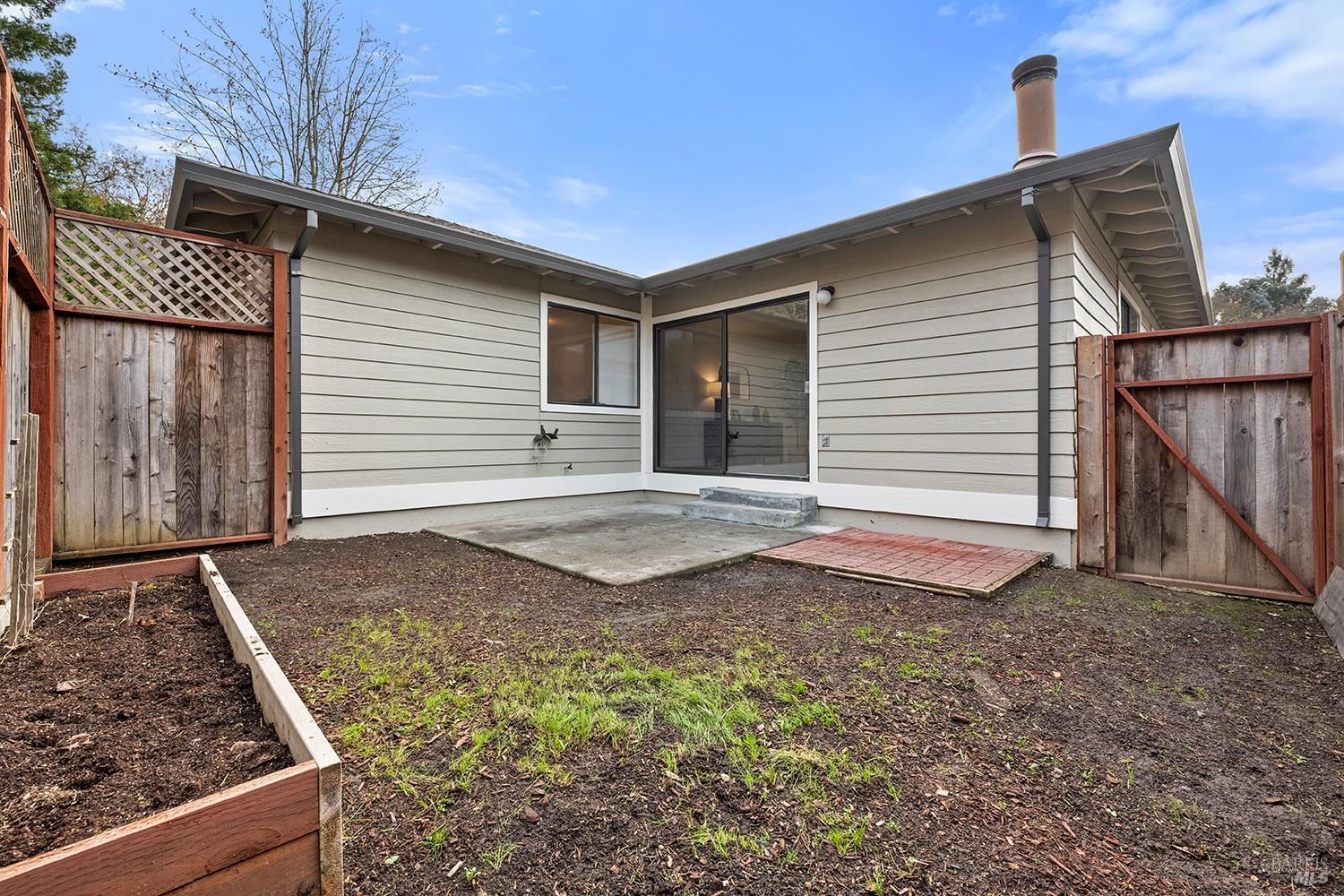 1733 Burgundy Place NW