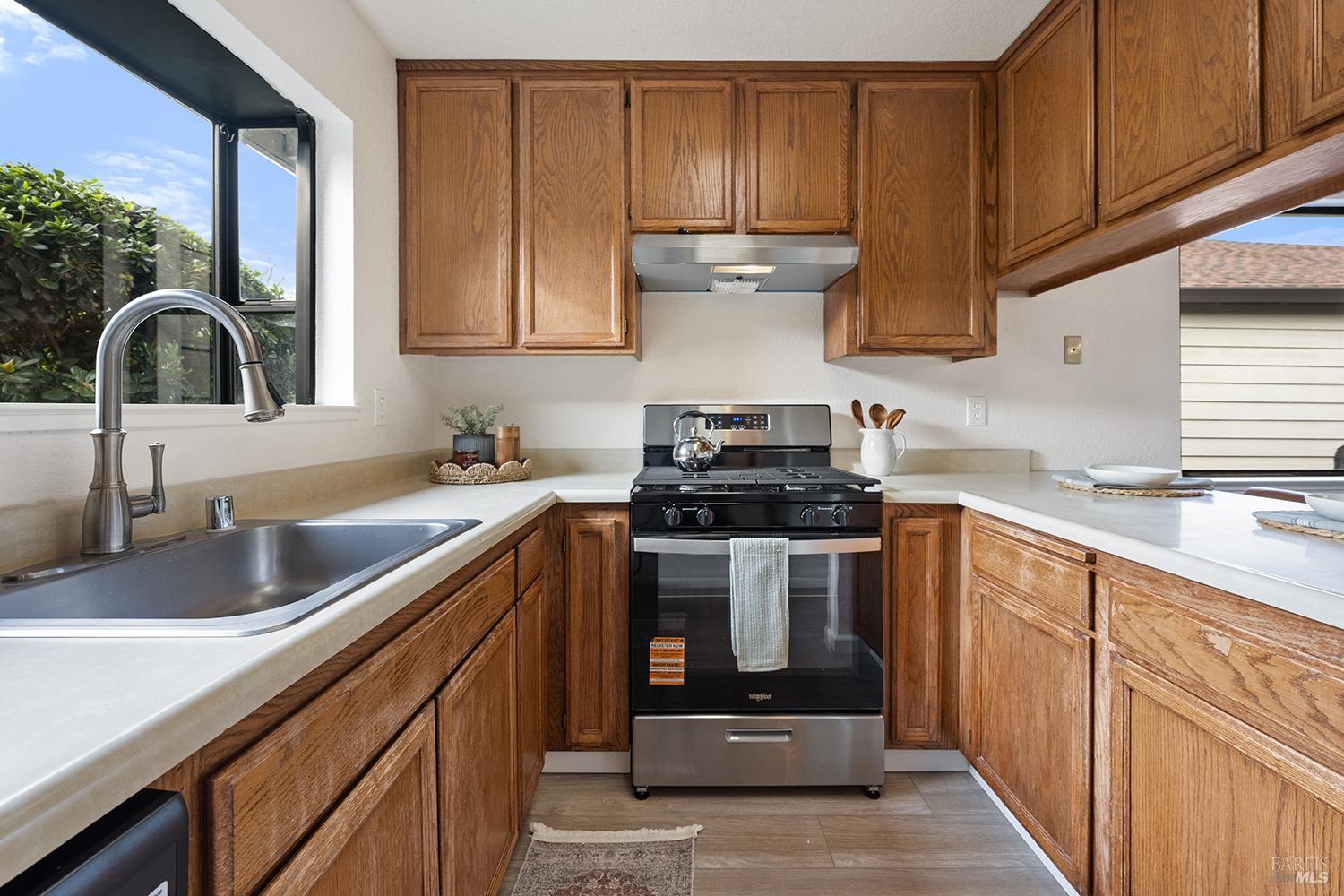 1733 Burgundy Place NW