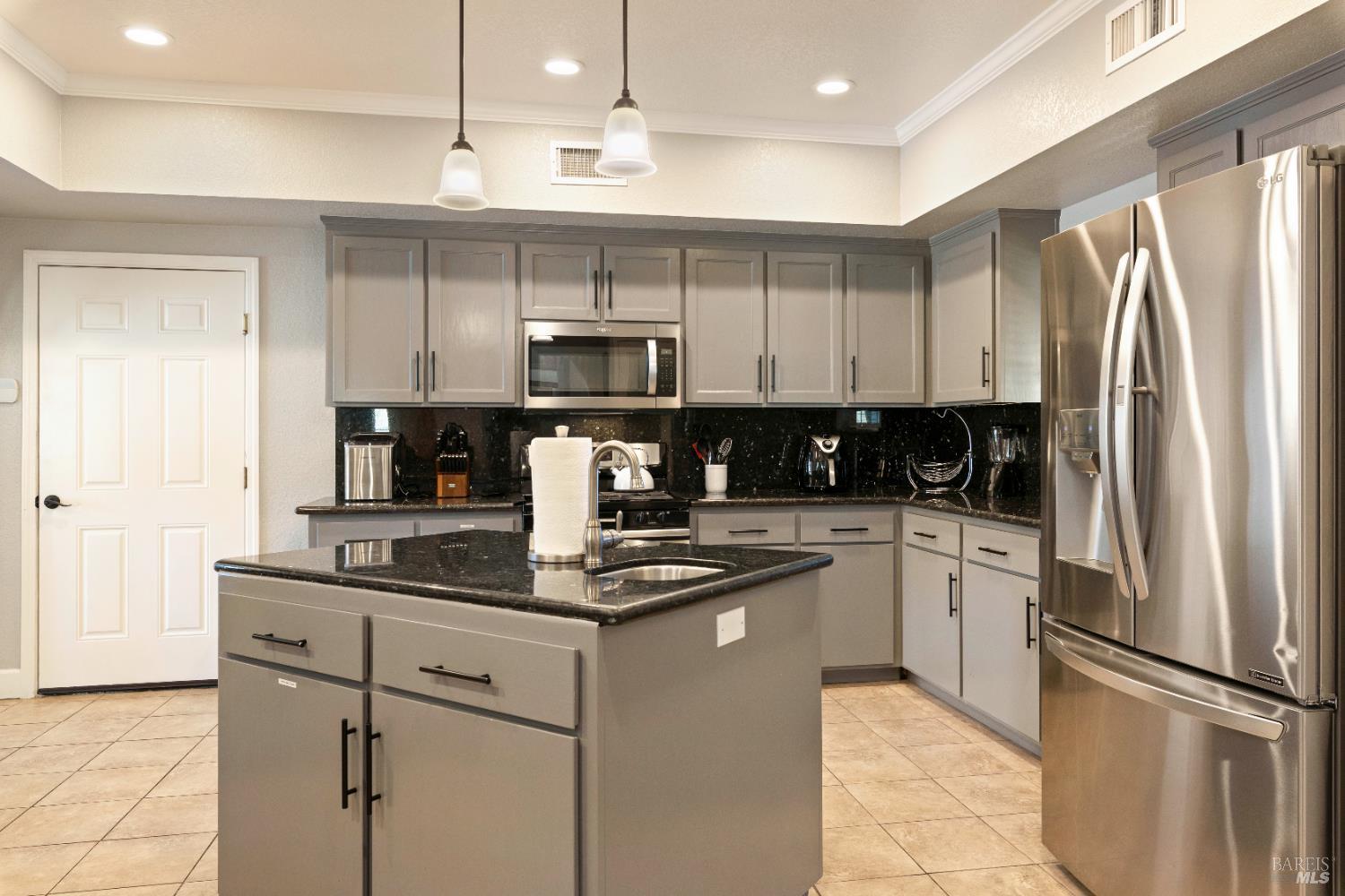 11115 Lakeshore Drive