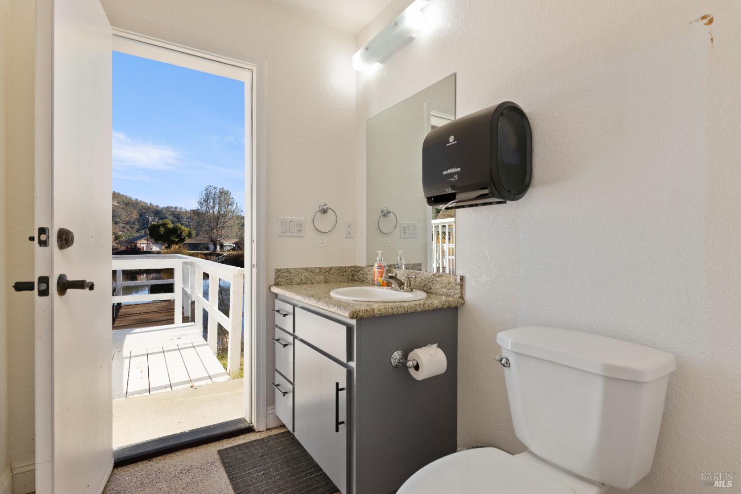 11115 Lakeshore Drive