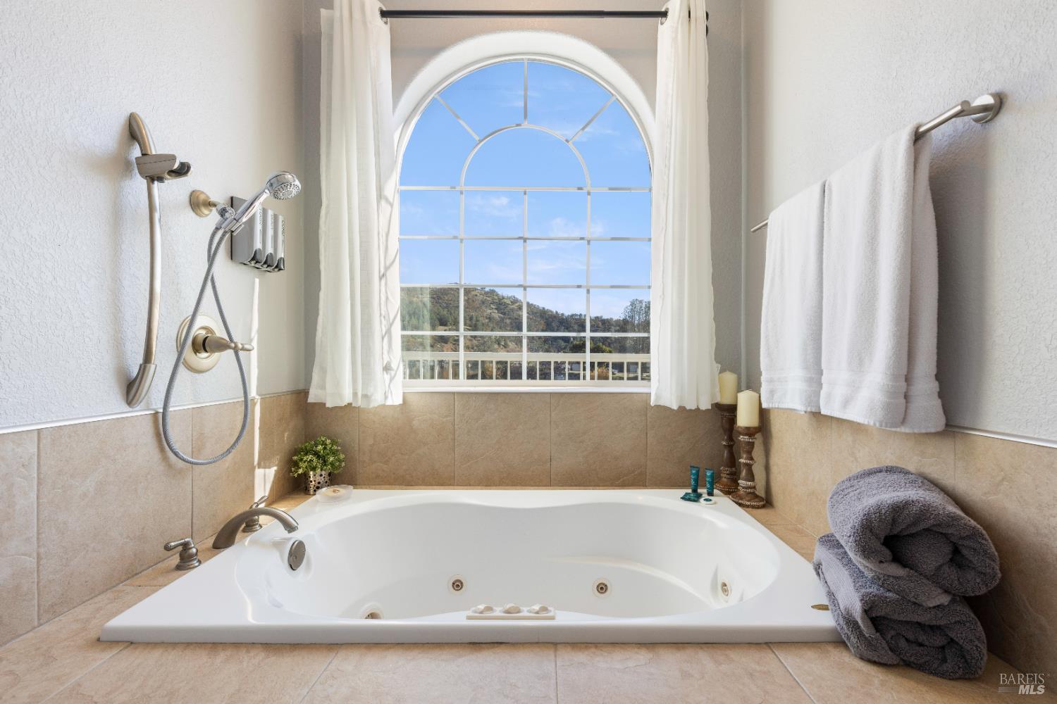 11115 Lakeshore Drive