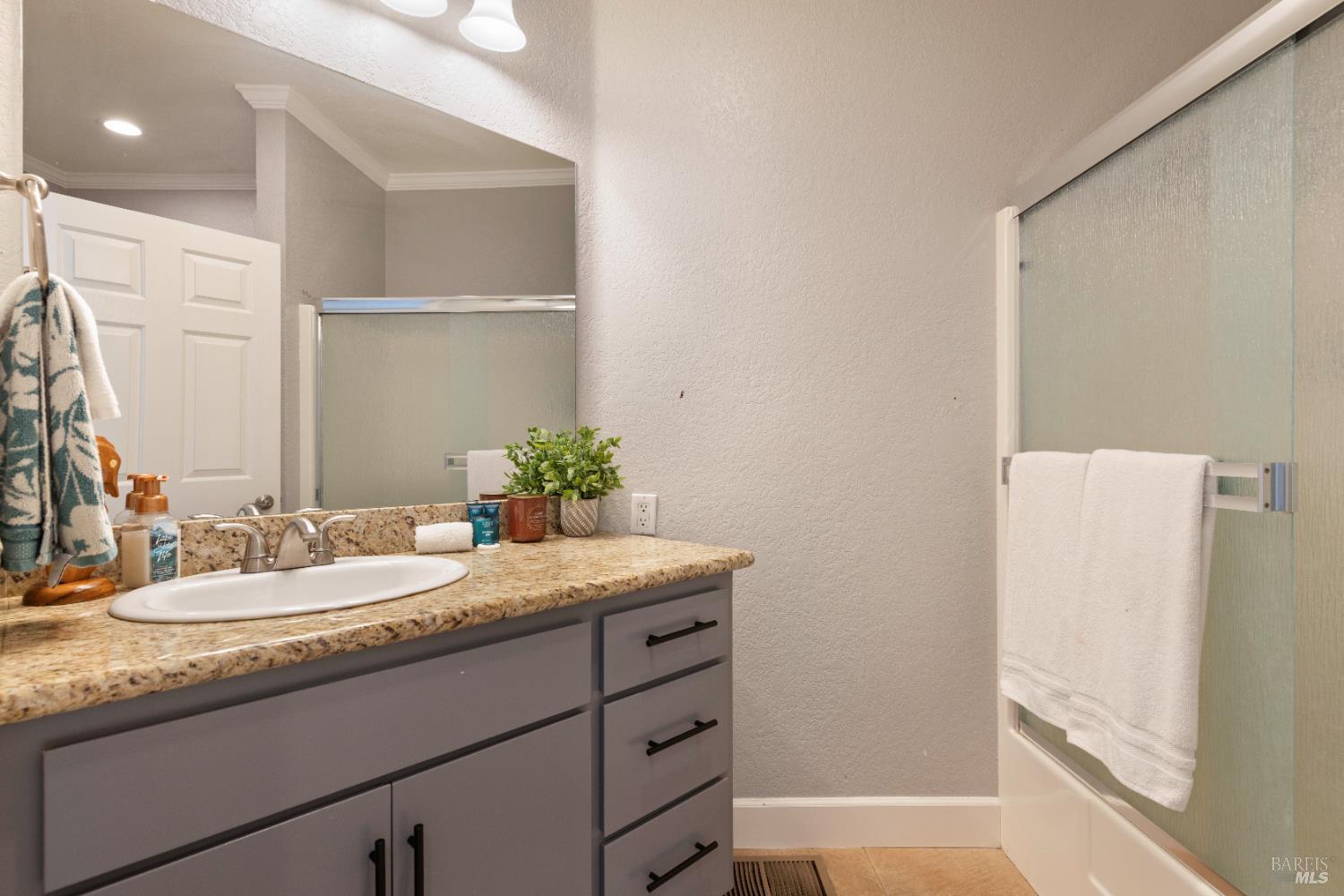 11115 Lakeshore Drive