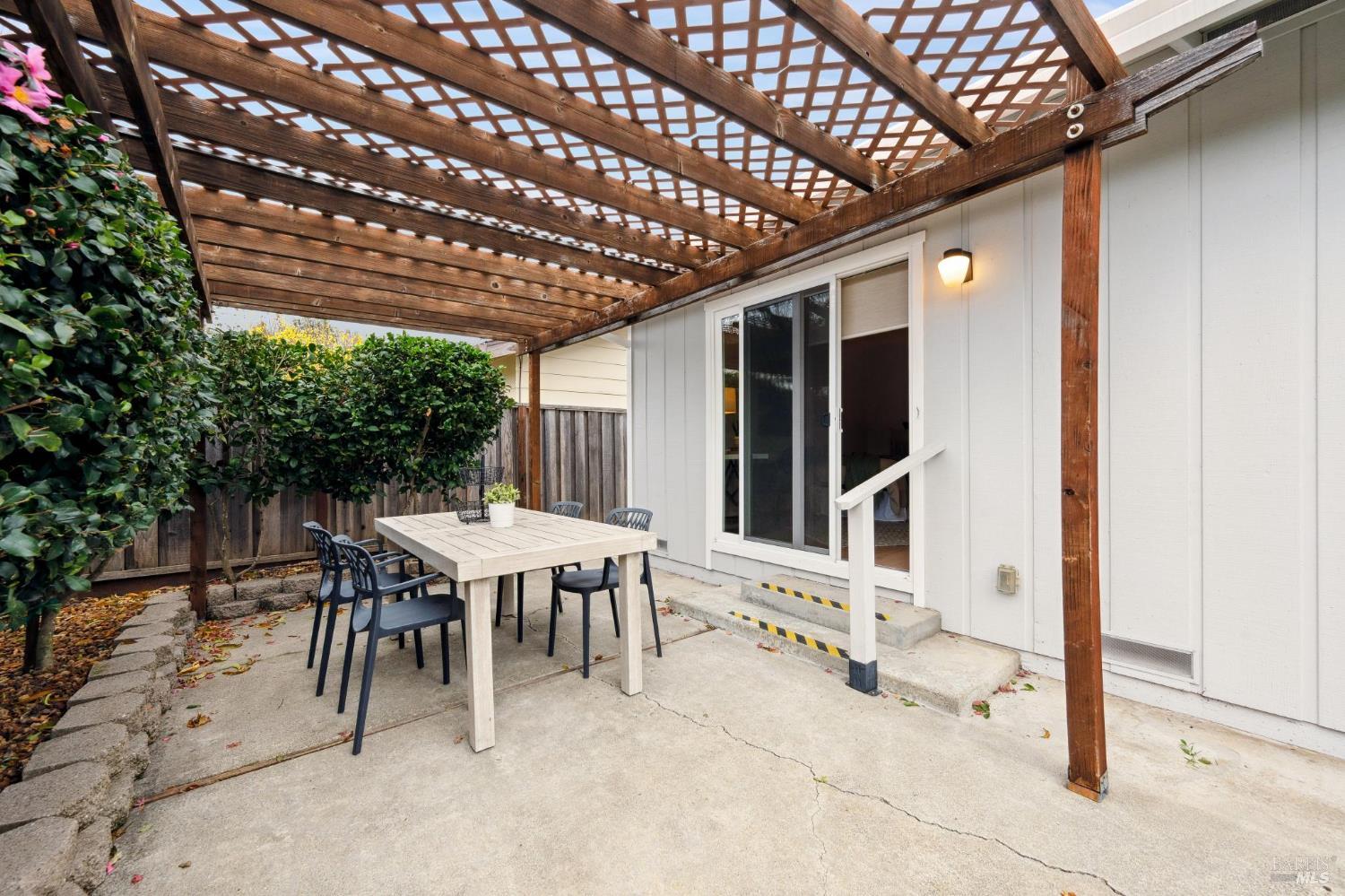 6550 Meadowridge Drive