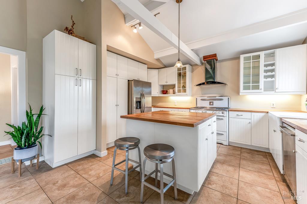 17323 Hillside Avenue