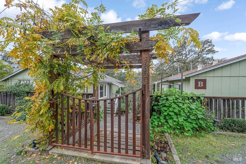 17323 Hillside Avenue