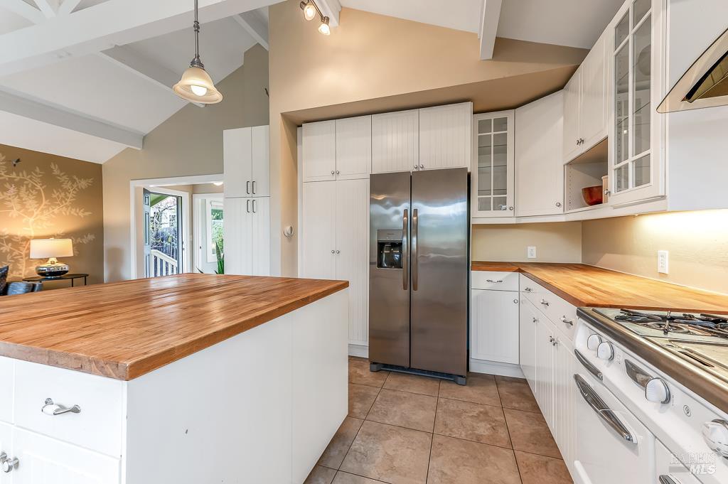 17323 Hillside Avenue