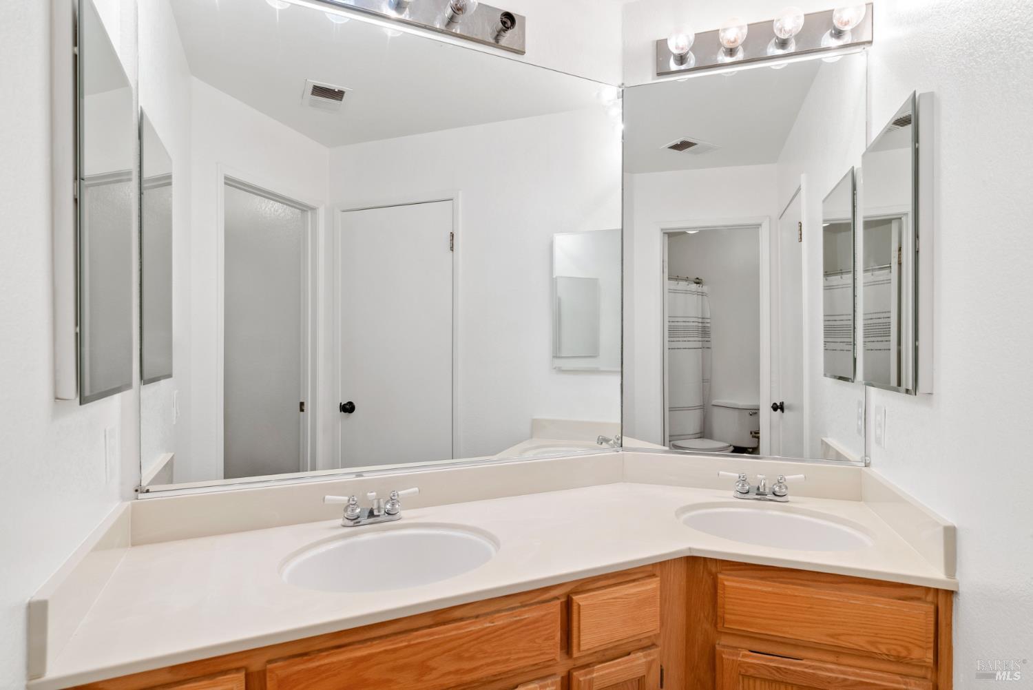 100 Wooded Glen Court