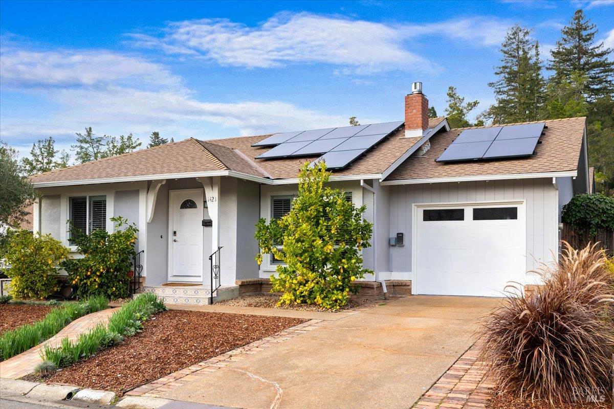 1421 Oak Circle